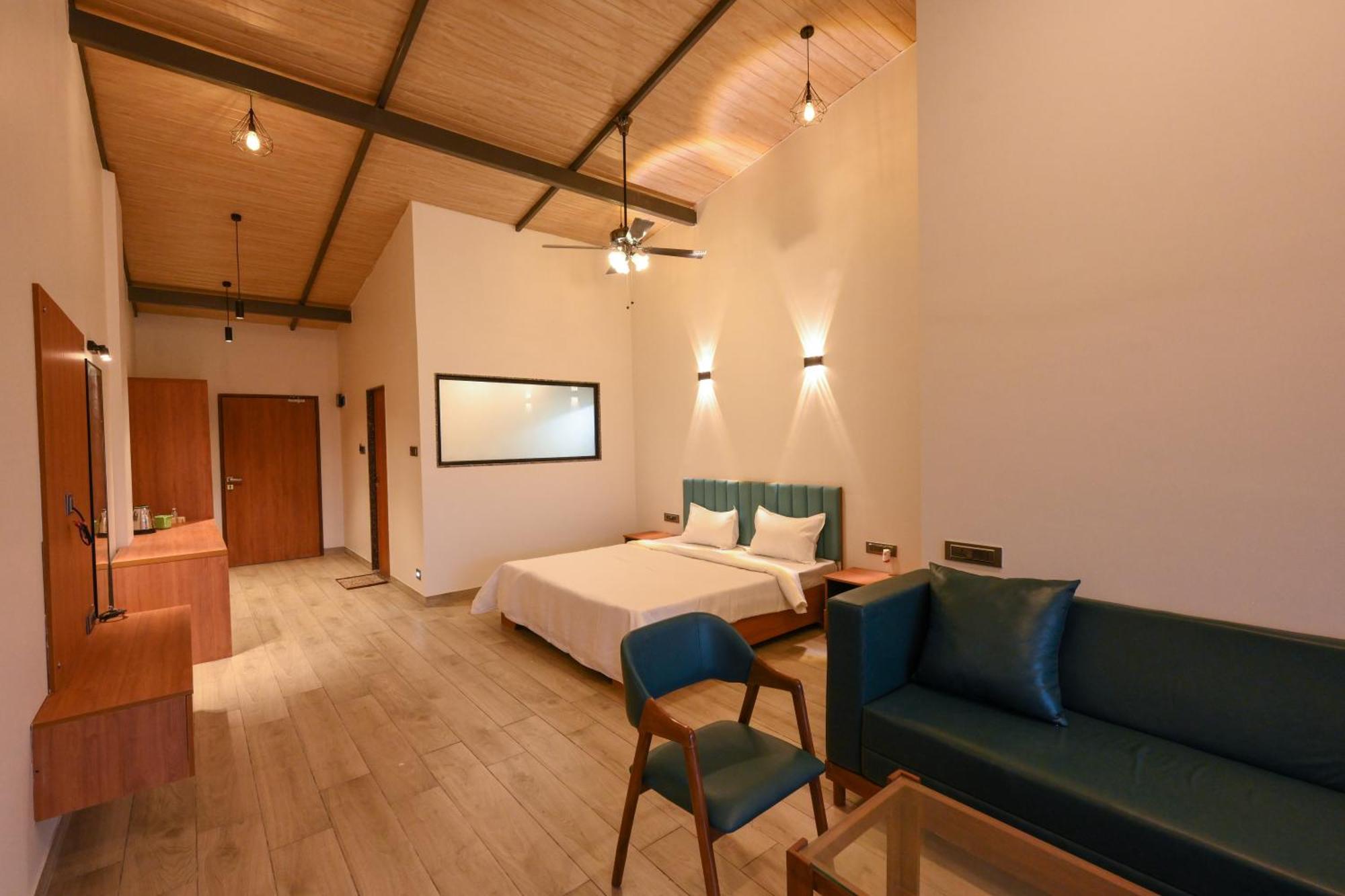 E&G Green Courts Resort At Koroli Hill Station Нашик Екстер'єр фото