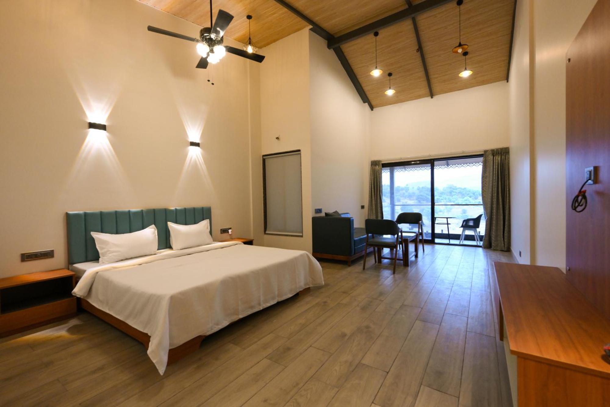 E&G Green Courts Resort At Koroli Hill Station Нашик Екстер'єр фото